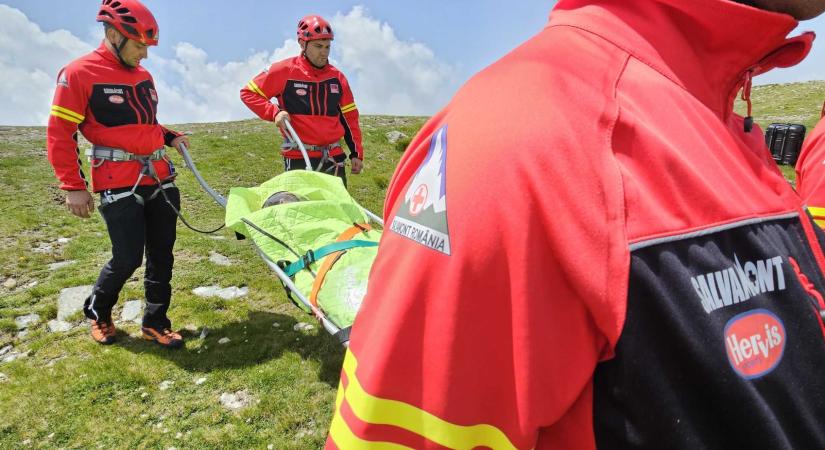 Precedens nélküli márkavita: a Salvamont logója miatt perel a Román Vöröskereszt