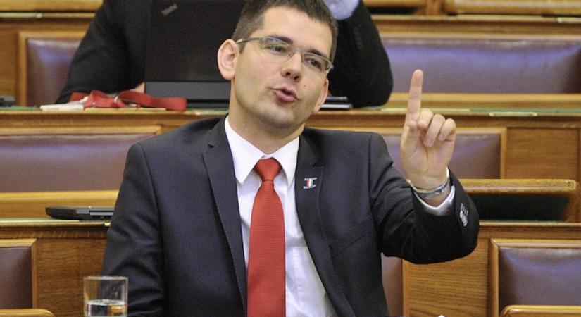 A Mi Hazánk kifogásolta, hogy az Országgyűlés alakuló ülésén a magyar Himnusz mellett uniós és cigány „himnusz”, is felcsendüljön