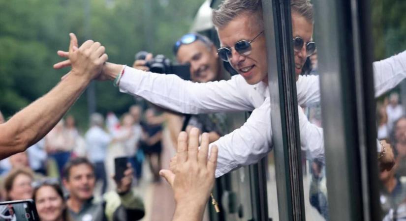 A MÁV is felkészült a rendszerváltó bulira: szombaton több kocsival, készenléti járművekkel és utasmenedzserekkel várják a Budapestre érkezőket