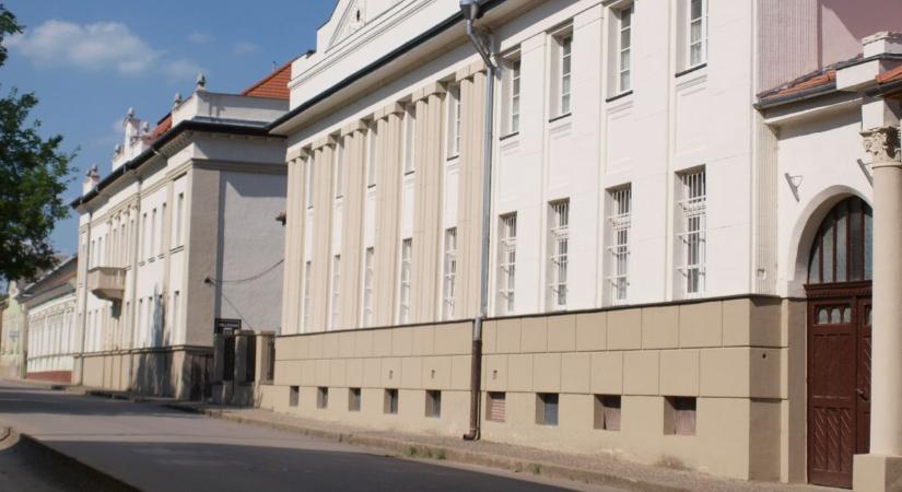 Megmenekülhet a 220 éves iskola, az utolsó pillanatban jött a segítség