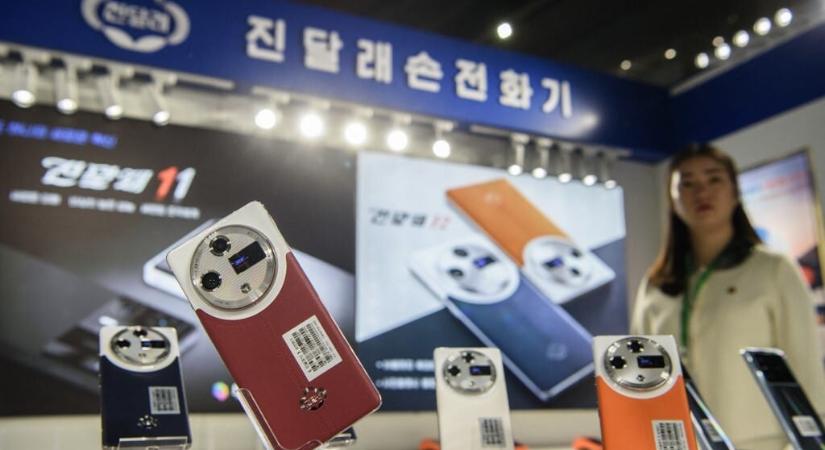 Okostelefont mutatott be Észak-Korea