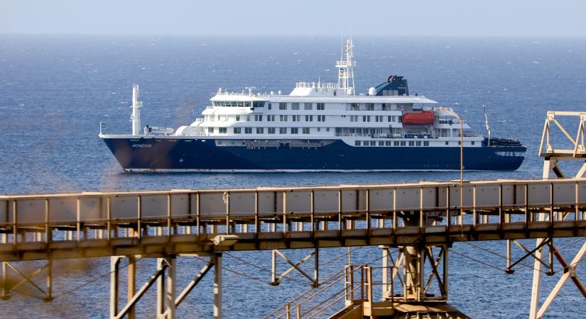 Hantavírus miatt evakuáltak három beteget a fertőzött holland hajóról