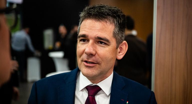A Mi Hazánk nem kér az uniós és cigány himnuszból az Országgyűlés alakuló ülésén