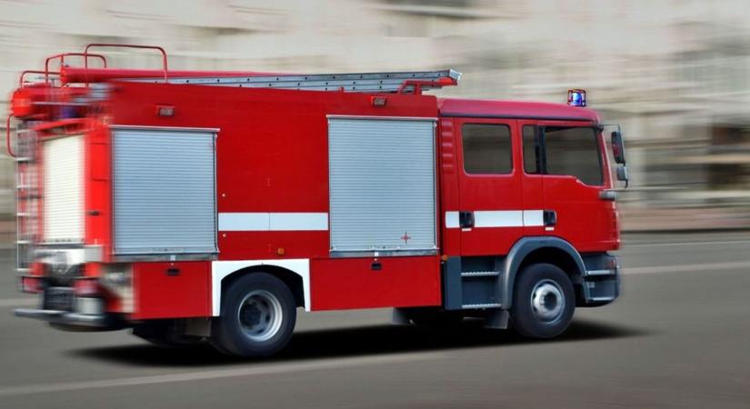 Balesetet szenvedett egy személyautó a zalai város határában, a tűzoltókat is riasztották