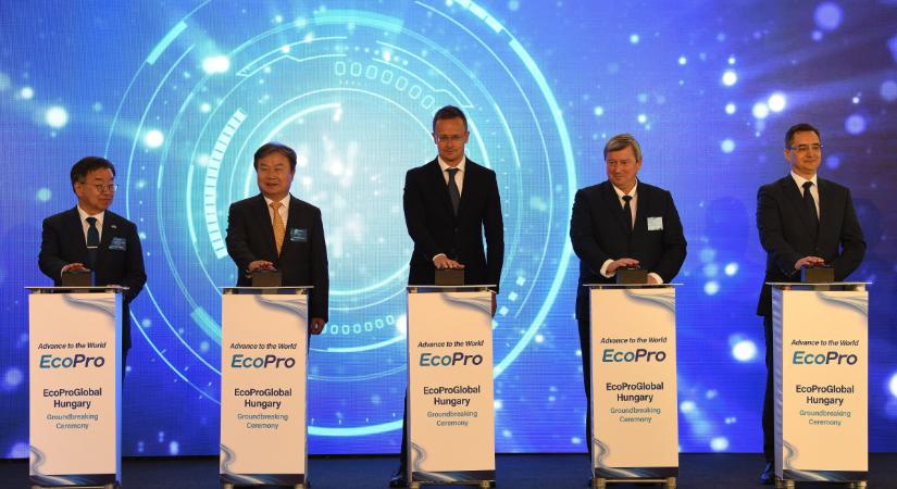 Fekete por szóródhatott ki a debreceni EcoPro gyárban – a Mikepércsi Anyák léptek