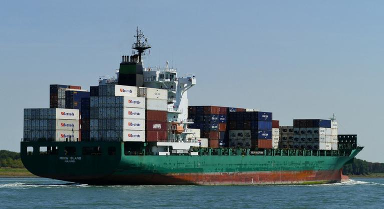 Több ember megsérült, miután támadás ért egy francia hajót a Hormuzi-szorosban