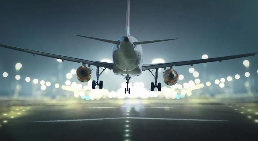 A mélybe zuhant egy szakember a Jet2 repülő járatáról