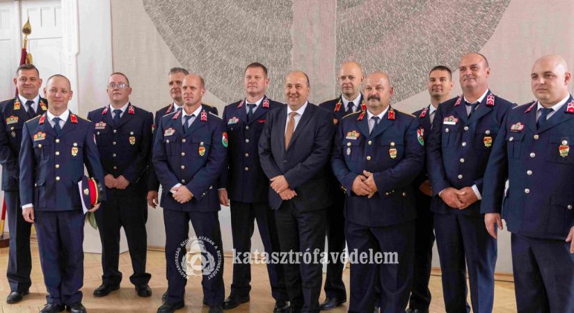 Esztergomban köszöntötték a térség tűzoltóit