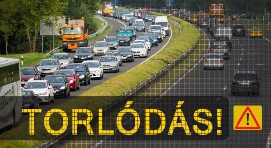 Lezárták az M7-es autópályát, két kamion rohant egymásba