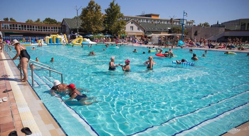 Új kedvezményt vezet be az önkormányzat – olcsóbb lesz a strandbelépő