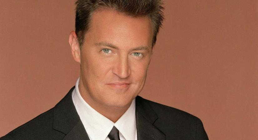 Árverésre bocsátják Matthew Perry személyes tárgyait