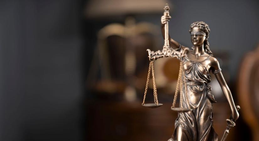 Indulatok az okmányügyintézésnél: erőszak vádja miatt ül össze a bíróság
