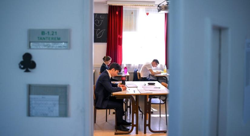Vitatható adatok, zavaró kérdésfeltevés, könnyen megoldható esszésor – Repárszky Ildikó vezetőtanárral elemezzük a töriérettségit