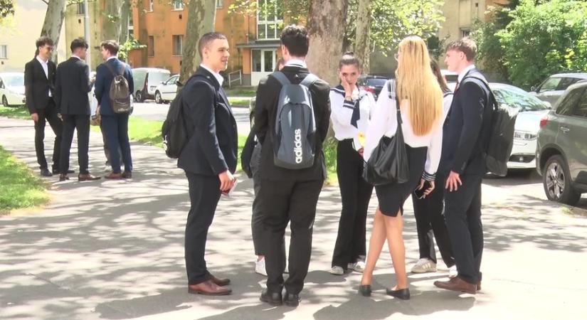 Országosan 71504-en érettségiztek középszinten történelemből, 8273-an pedig emelt szinten