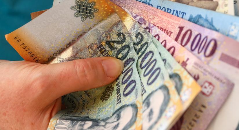 Most érdemes költőpénzt váltani nyárra, brutálisan erős a forint, rég nem látott folyamat kezdődött