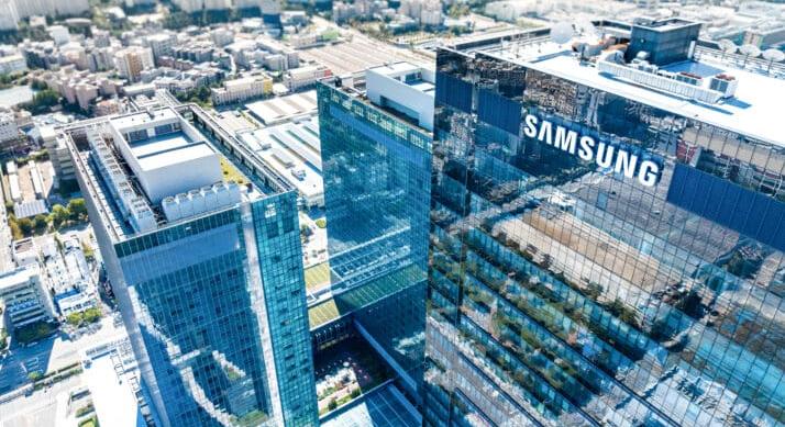 Átlépte az ezer milliárd dollárt a Samsung piaci értéke – Szárnyalnak a chiprészvények