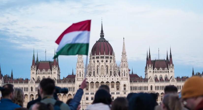 Búcsú az Orbán-kormánytól, népünnepély a Kossuth téren – Itt a szombati menetrend