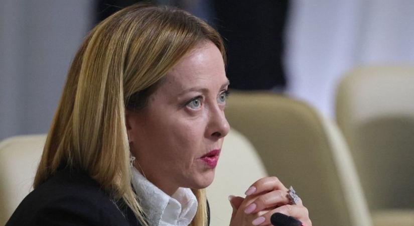 Meloni kifakadt: fehérneműs kép kering róla az interneten