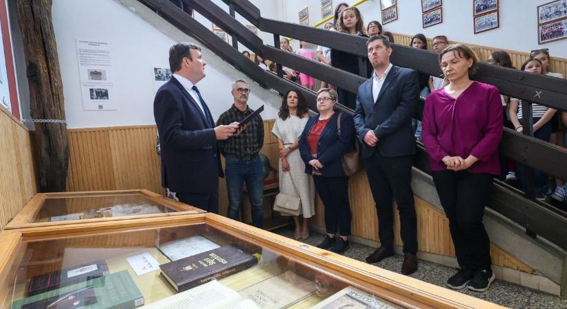 Elképesztő kincs őrzi a múltat a zalai iskolában – kiderült a 10 évvel ezelőtti rejtélyes adomány titka (galéria, videó)