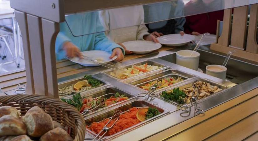 Kitiltották a menzáról ezeket a népszerű hozzávalókat: komoly oka van