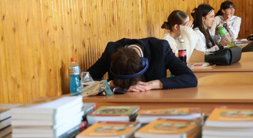 Ponthullató tesztkérdések után diákbarát esszékkel vigasztalódtak a nyíregyházi vizsgázók a töriérettségin (fotókkal, videókkal)