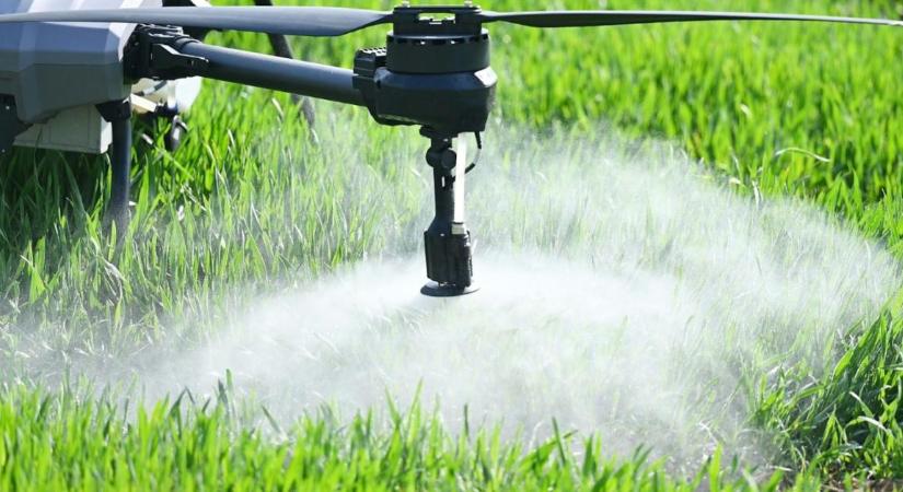 Csak 8 vegyszer és szigorú vizsgák: itt a Nébih új útmutatója a drónos permetezéshez