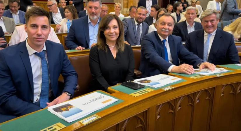 Parlamenti képzést kaptak az újonc tiszások, hogy kell képviselőnek lenni