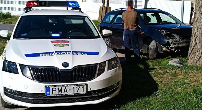 Betonfal vetett véget az autósüldözésnek Halason – képek, videó