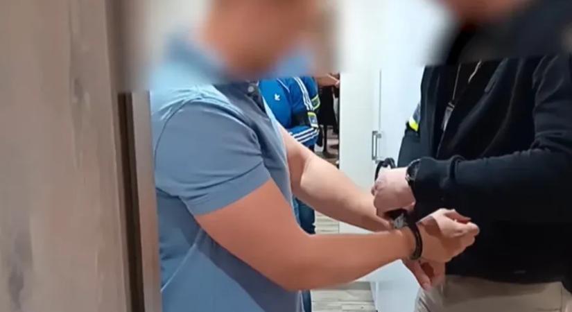 Nagy Ervin feljelentése nyomán bilincsben vittek el egy férfit választási csalás gyanúja miatt Dunaújvárosban