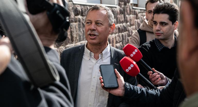 Belülről torpedózták Balásy propagandagyárát: vezető politikus tálalt ki az Indexnek