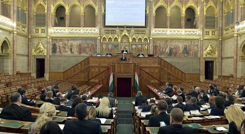 Az NVI és az NVB elnöke benyújtotta elnöki beszámolóját az Országgyűlésnek