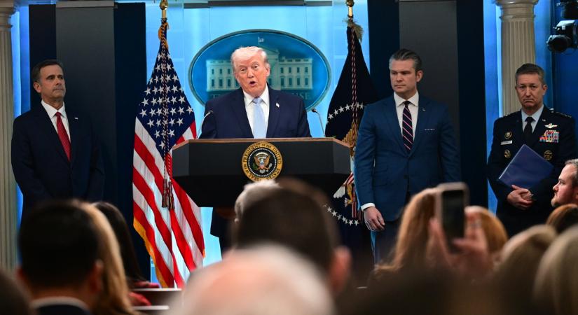 Közel lehet a béke, zuhan az olajár, de Trump újabb bombázással fenyegette meg Iránt