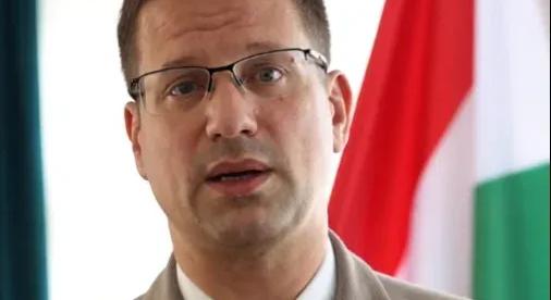 Gulyás Gergely védelmet ígér az alaptalanul rágalmazottaknak
