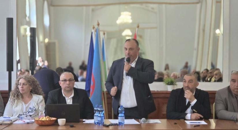 Új elnöke van a roma önkormányzatnak – a Tisza Párt kormányon leszámolna a „megvásárolt” roma vezetőkkel