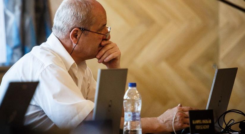 Sárvár fideszes önkormányzati képviselője bevallotta, hogy ő is gyűjtött aláírást a “kamu” Magyar Péternek