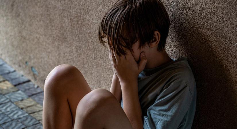11 éves kisfiát szexuálisan bántalmazta az édesanya, párja videóra vette