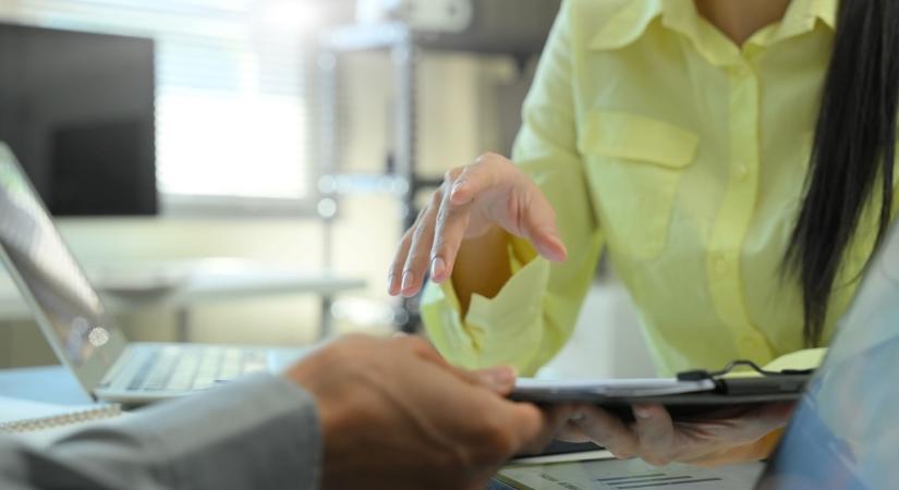 Itt a milliókat érő kérdés: érdemes a választási hullámmal lecserélni a méregdrága hitelünket? – Ez történhet az adósságokkal