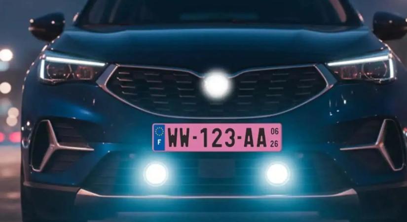 Rózsaszín rendszámtáblák, hamarosan nálunk is bevezetik