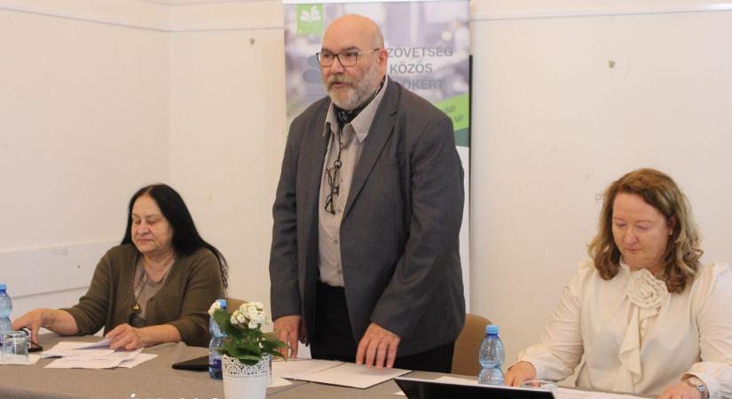 Huszonöt éve a közös célok szolgálatában: tanácsülést tartott a SZAKC Komáromban