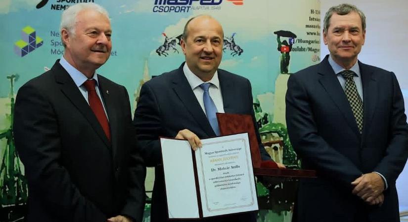 Különleges elismerésben részesült Dr. Molnár Attila: a szövetség legmagasabb szintjén gratuláltak neki