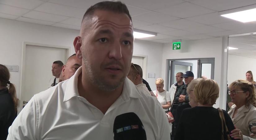 Curtis sírva fakadt, amikor meghallotta a döntést a gyilkossággal vádolt bátyja ügyében