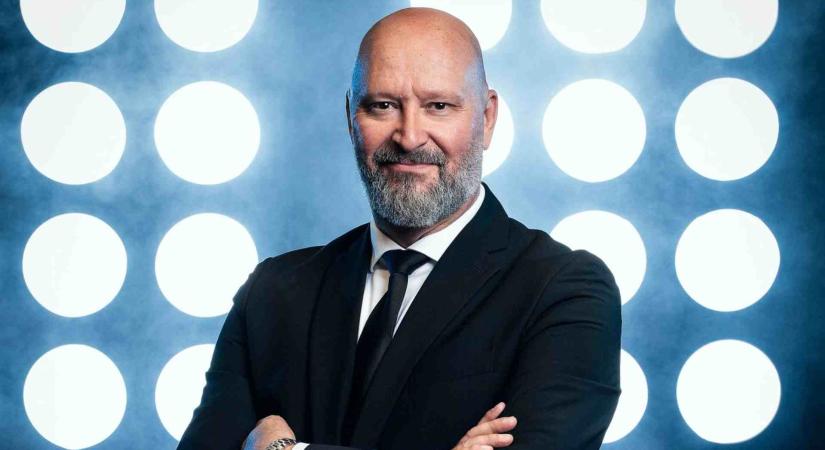 „AMIT ÉN ALKOTOK, AZ EGY SZAVAKON TÚLI VILÁG“ Interjú Juronics Tamással