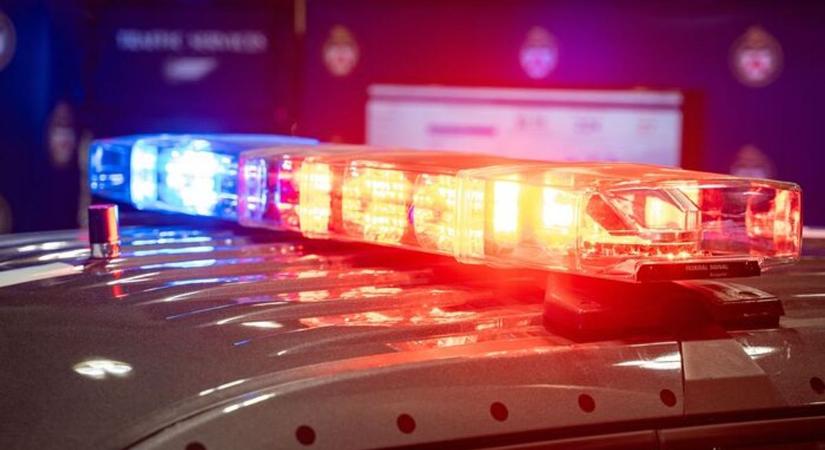 Motoros és autó ütközött Egerben - a rendőrök a helyszínen vannak