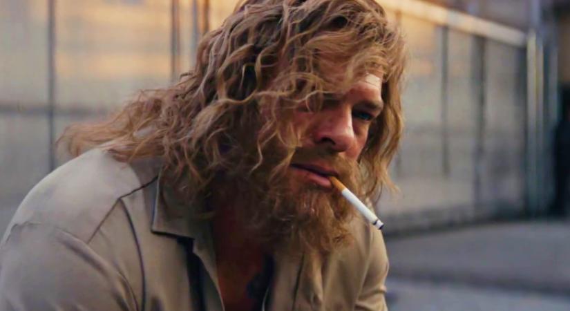 Megérkezett az első előzetes Alan Ritchson akcióthrillerjéhez, a Motor Cityhez, amelyben az ártatlanul leültetett hős bosszúhadjáratot indít a sittről szabadulva
