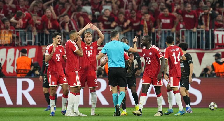 A Bayern sem bírta megállítani a címvédőt, de botrányos ítéletek is segítették Budapestre a PSG-t