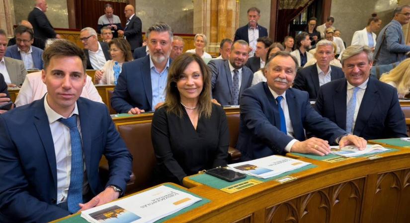 Növeli a fordulatszámot a Tisza-kormáy – a nap hírei