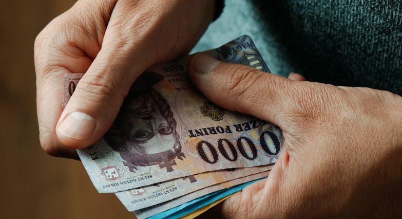 Fontos hír! Ennyivel emelkedhet még idén a nyugdíj