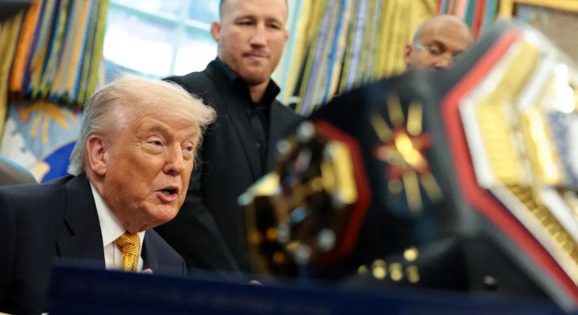 Trump szerint nagyon jól haladnak a tárgyalások Iránnal, miközben 1600 hajó vesztegel a Hormuzi-szorosban