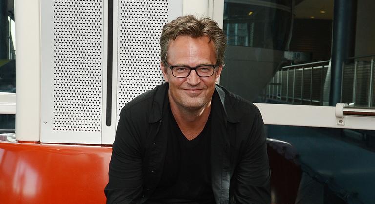Árverésre bocsátják Matthew Perry féltve őrzött kincseit