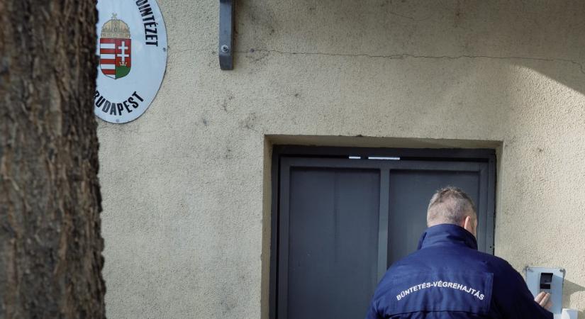 Miért tagadja a büntetés-végrehajtás, hogy a tököli börtönbe is kerültek fiatalkorúak a Szőlő utcából?